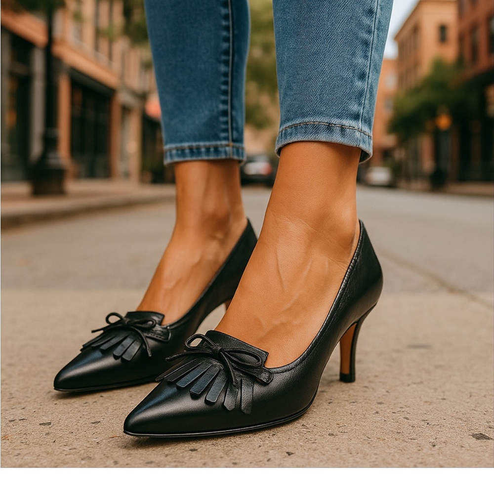 Ellen Tracy Hellie two tone black and tweed pumps!